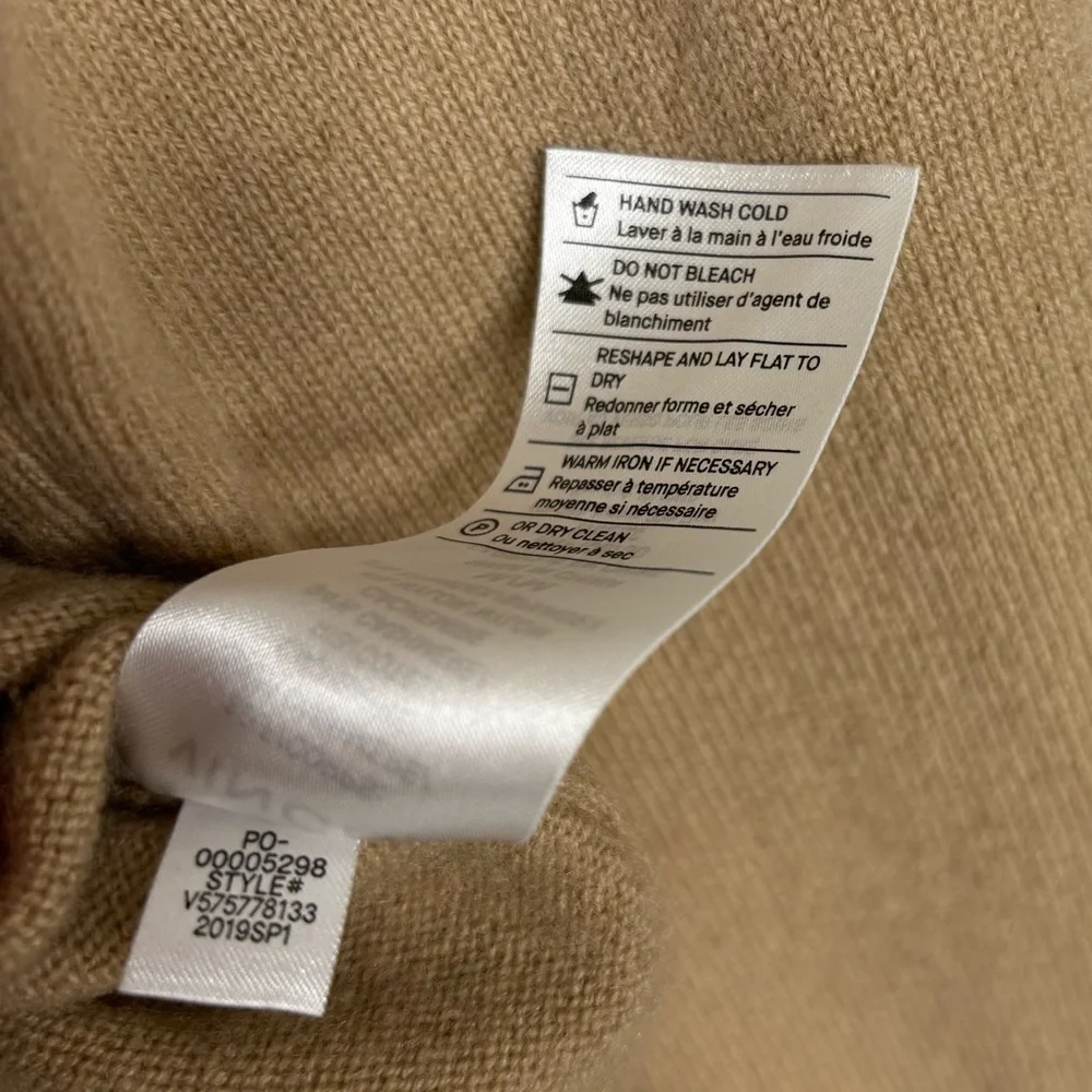 Vince Weekend V-Neck Cashmere Pullover Camel Size Medium 100% Cashmere